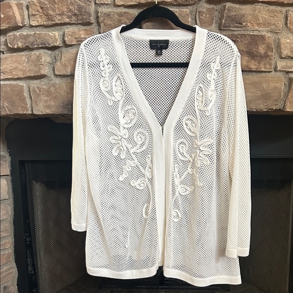 Investments Sweaters - Elegant White Embroidered Women's Sweater/Cardigan. Size 2X